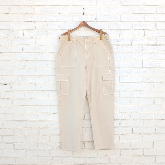 NWT American Eagle 90s Highrise Cargo Pants - Picture 3 of 10